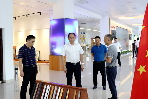 縣長馬吉云赴企業(yè)開展“送政策、解難題、優(yōu)服務(wù)”活動(dòng)