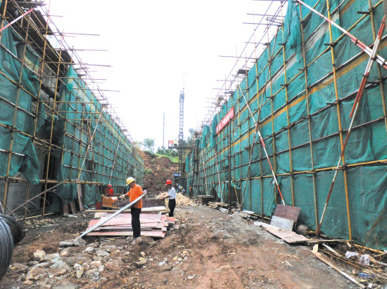 正在建設(shè)中的倉儲中心。吳瓊敏 攝.jpg